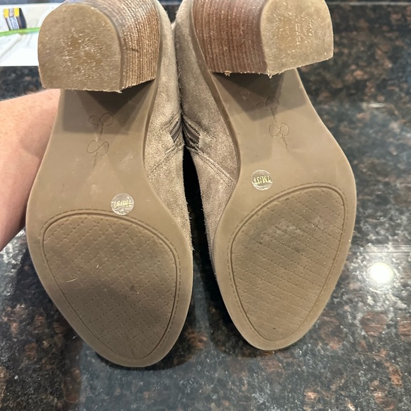Jessica Simpson taupe suede fringe booties sz7 - Picture 4 of 6
